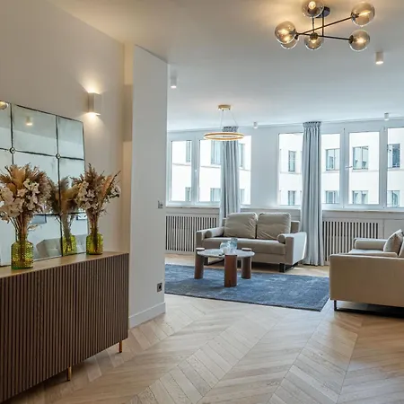 Lavie Maison : A C & Eiffel Tower View *