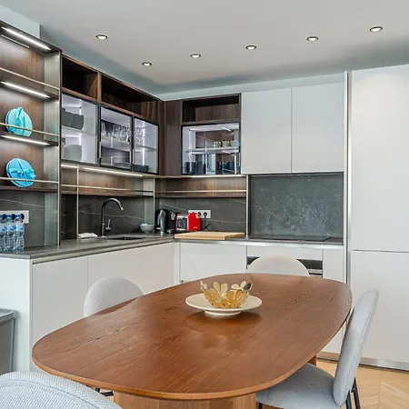 Lavie Maison : A C & Eiffel Tower View *