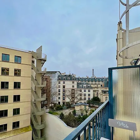 Apartment Lavie Maison : A C & Eiffel Tower View Paris