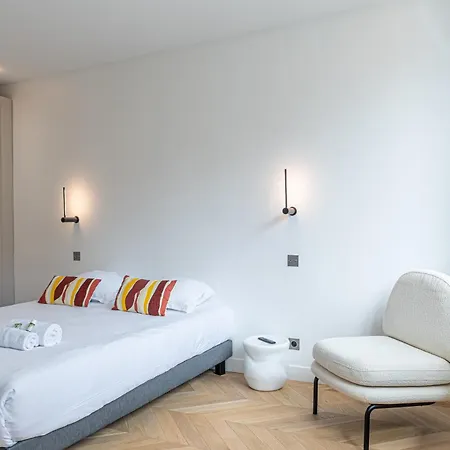 Apartment Lavie Maison : A C & Eiffel Tower View