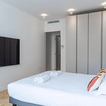 Lavie Maison : A C & Eiffel Tower View Apartment
