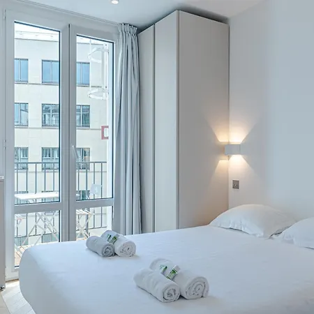 Lavie Maison : A C & Eiffel Tower View *