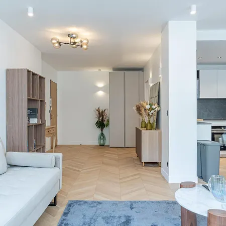 Apartment Lavie Maison : A C & Eiffel Tower View