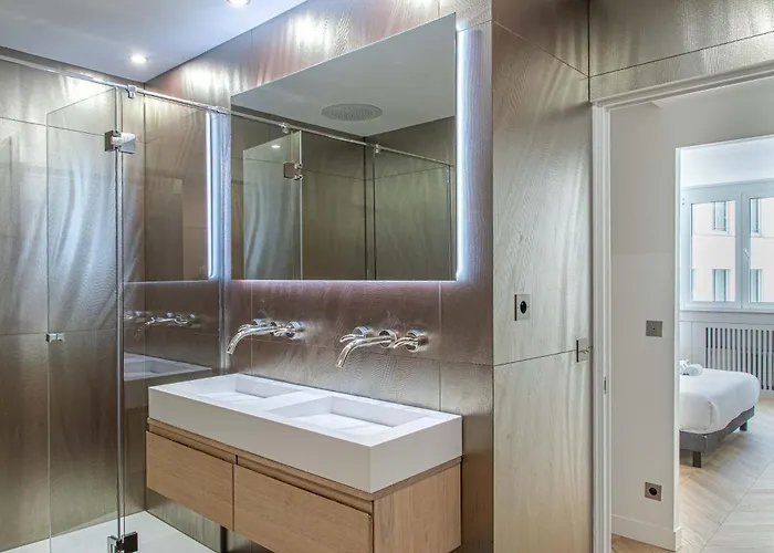 Lavie Maison : A C & Eiffel Tower View * Paris