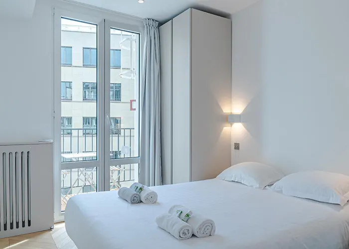 Lavie Maison : A C & Eiffel Tower View *