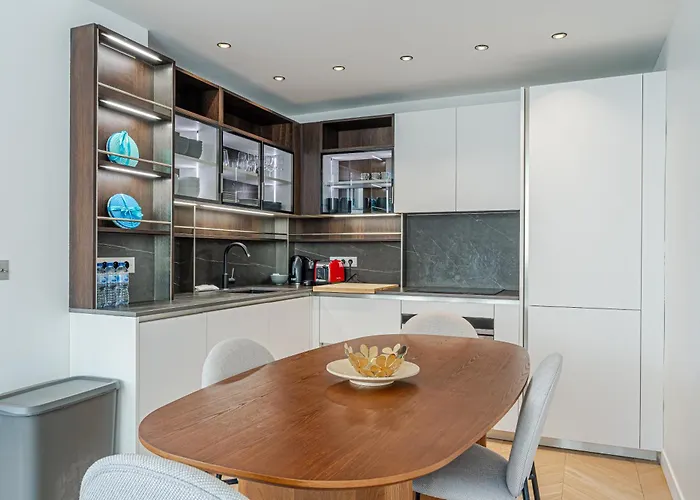 Lavie Maison : A C & Eiffel Tower View *