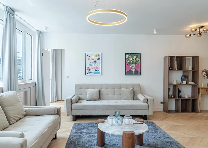 Lavie Maison : A C & Eiffel Tower View