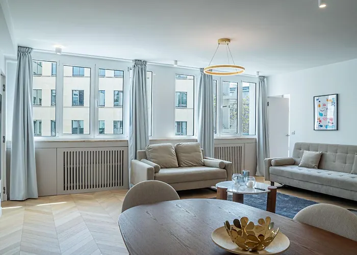 Lavie Maison : A C & Eiffel Tower View Paris