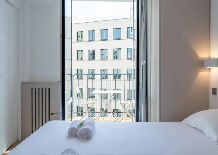 Lavie Maison : A C & Eiffel Tower View Paris